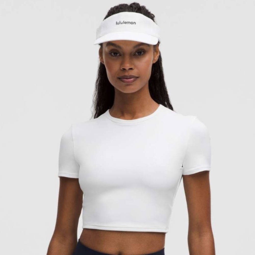Lululemon Tight-Fit Cropped Shelf-Bra
T-Shirt in White